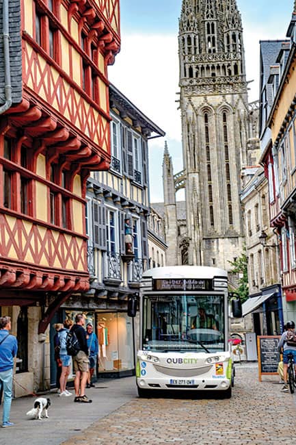 Bus dans les rues de Quimper